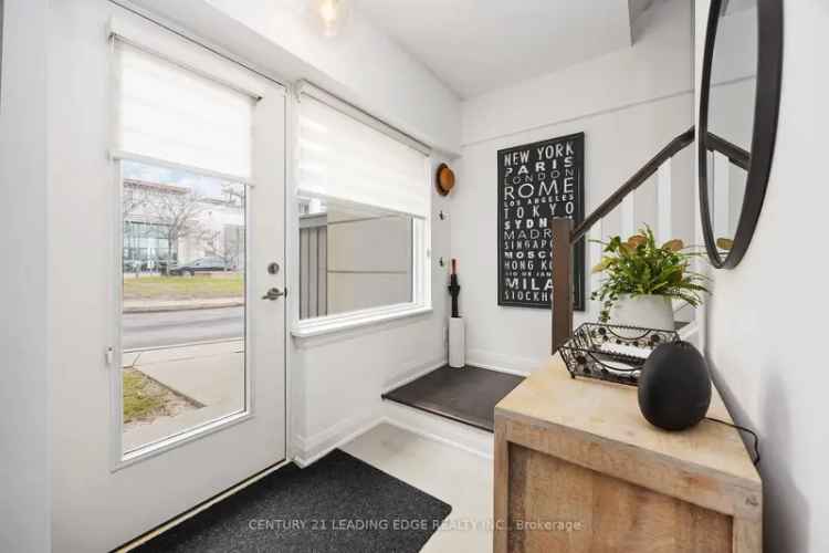 Luxury 3-Story Woodbridge Condo Townhome with Rooftop Terrace and Amenities