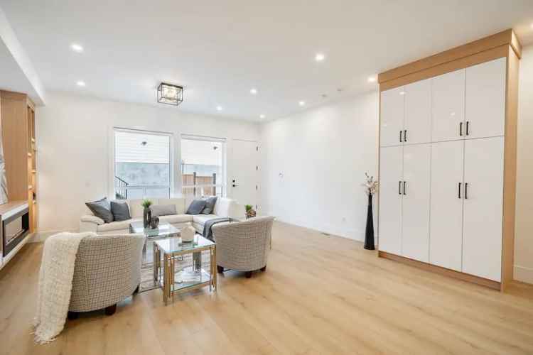 Luxury 5-Bed Half-Duplex in South Surrey with Legal Suite