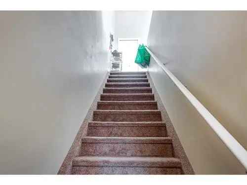 Townhouse For Sale In Johnstone Park Red Deer