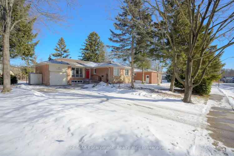 Buy bungalow in Oakville with spacious lot and in-law suite