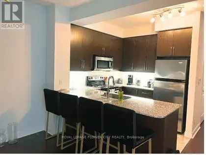 96 m² 1 Bedroom + Den Condo in Toronto's London on the Esplanade