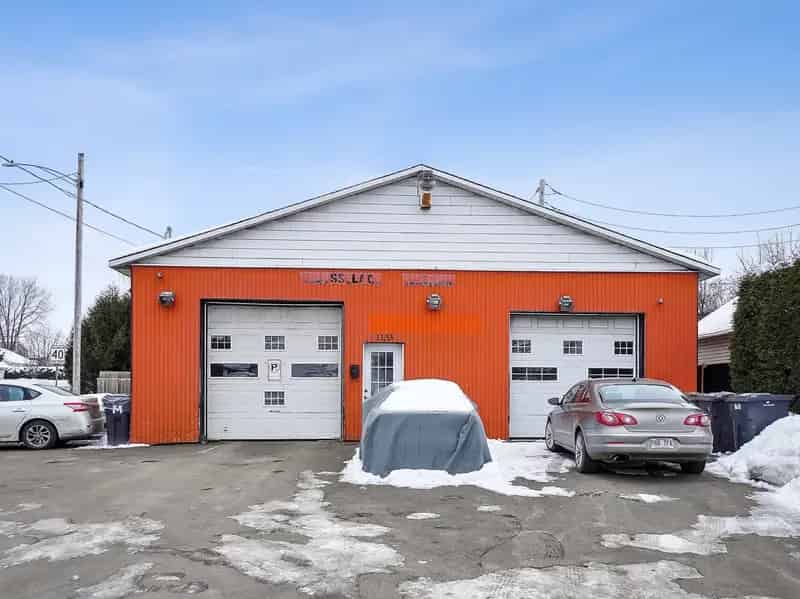Commercial Building Office for Sale Repentigny
