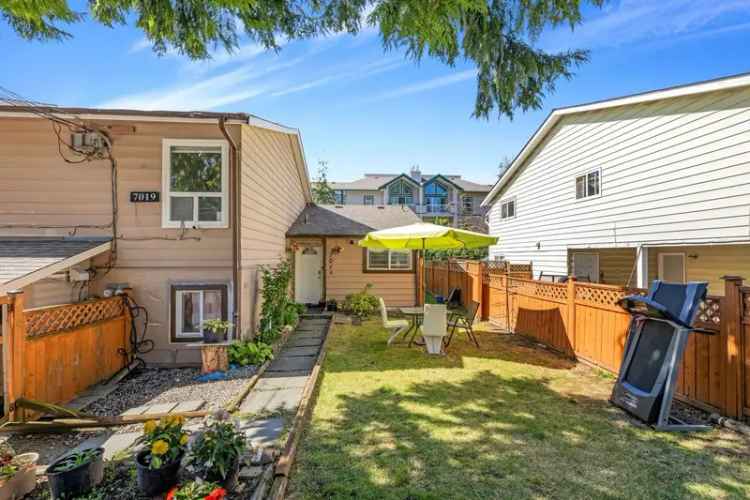 A $1,199,000.00 1/2 Duplex with 5 bedrooms in East Newton, Surrey