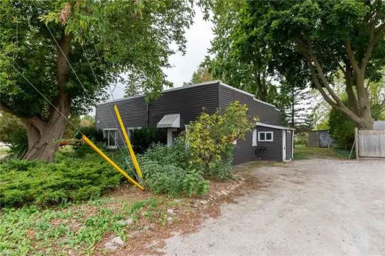 House For Sale in Strathroy-Caradoc, Ontario