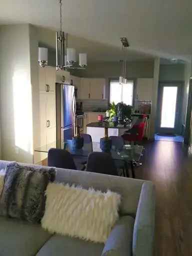 Rent Detached House in Edmonton with Garage and Luxury Finishes