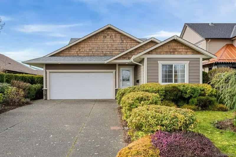 Spacious Rancher with Recreation Room in Lancaster Heights