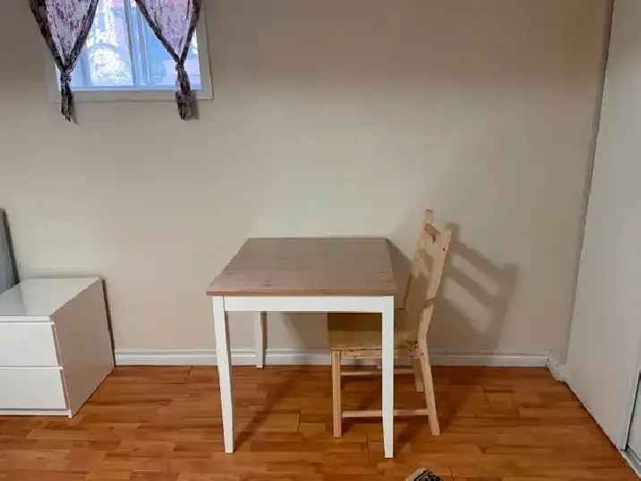 Shared Female Student Room Midland Eglinton