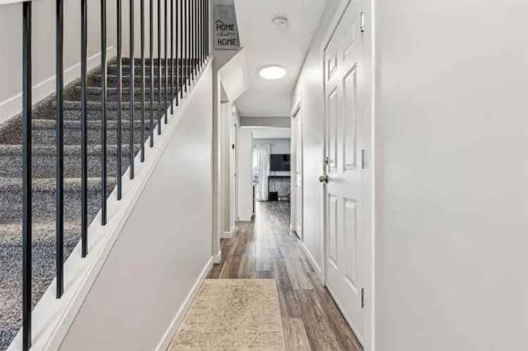 Updated 2-Bedroom Townhouse Near Amenities