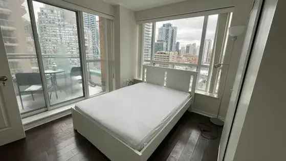 3 rooms house of 348 m² in Toronto