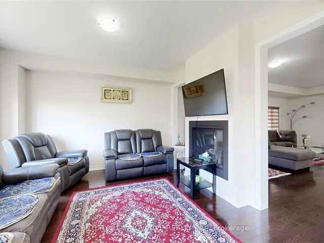 Bright Spacious 4 Bedroom Home in Oshawa Eastdale