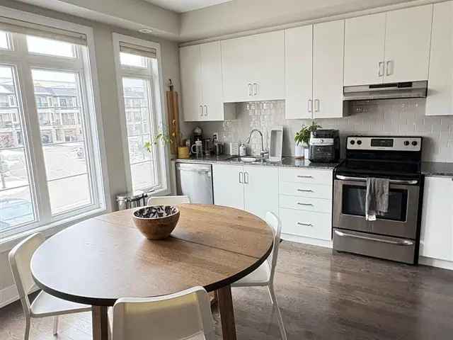 Lakeview Lakeshore Village Townhouse 3 Bed 4 Bath Near Port Credit