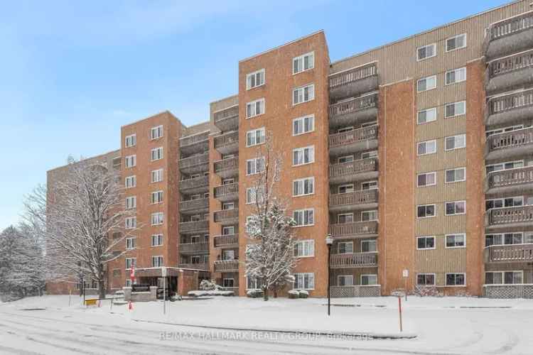 Beautiful Bright 2 Bedroom Condo with Gatineau Hill Views