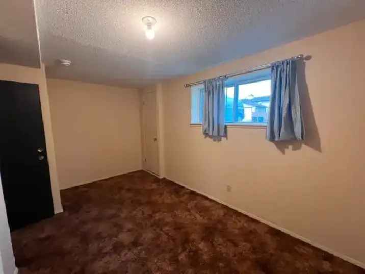 Room for rent $680 includ all utiliti