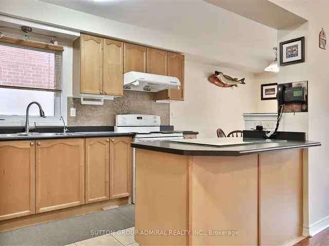 Stunning 3-Bedroom Freehold Townhome in Cornell