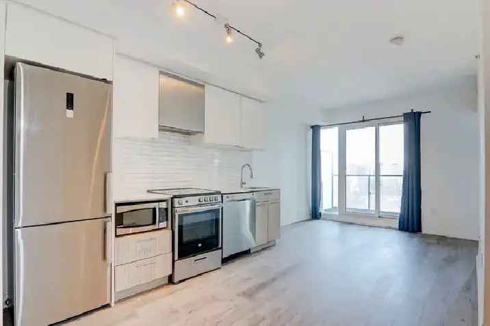 Downtown Toronto 2 bedrooms with one parking Condo for sale.