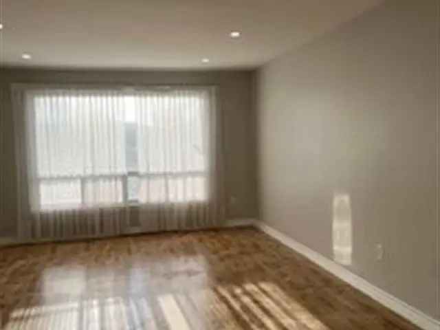 Beautiful Semi Detached Bungalow For Lease Near Bramalea GO