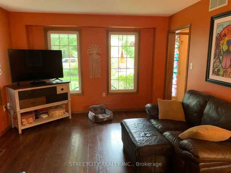 House For Sale in Glencoe, Ontario