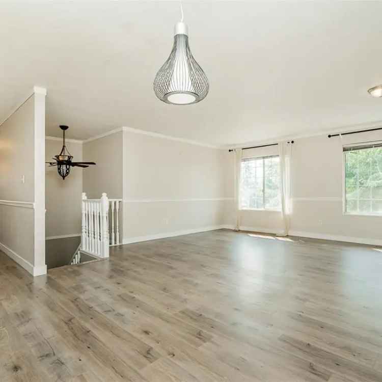 5 Bedroom 3 Bathroom House for Sale in East Abbotsford