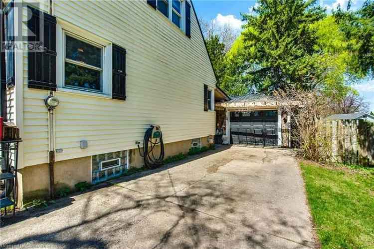 Niagara Falls 4-Bed 2-Bath Home - Garden Oasis & City Retreat