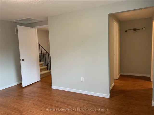 Townhouse For Rent in Whitby, Ontario