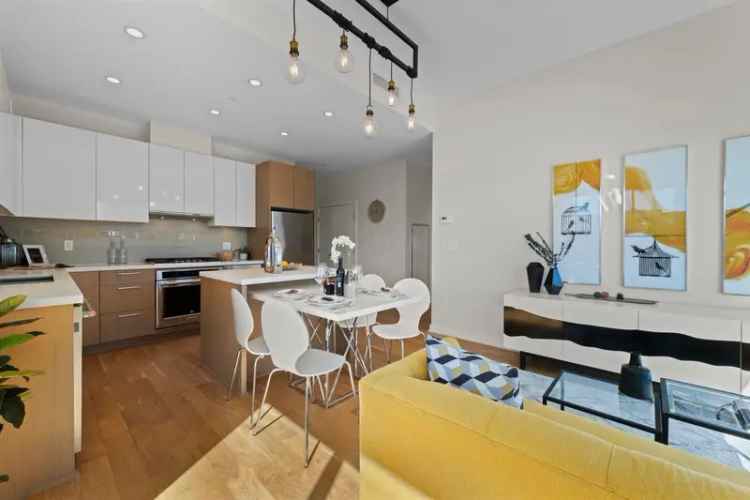 Riva 3 Penthouse - 2 Bed 2 Bath Corner Unit with Balcony