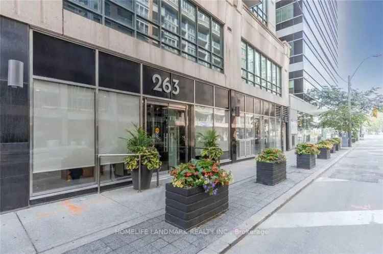 Downtown Toronto 1 Bed 1 Den Condo Near CN Tower