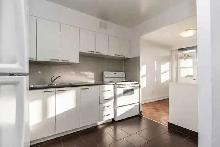 Three bedroom,  Dixon and Islington - ID 3608