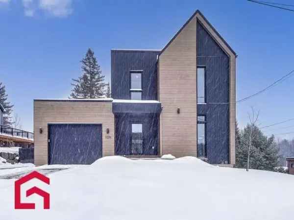 Luxury 5-Bedroom Home near St-Adèle Ski Slopes
