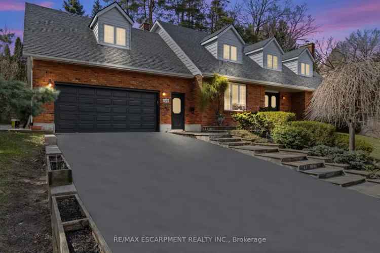 Luxury 4-Bed Home with Gourmet Kitchen and Spacious Backyard