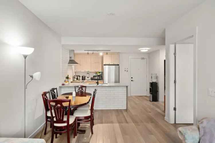 Downtown NW 1-Bedroom Condo with Private Patio and Amazing Amenities