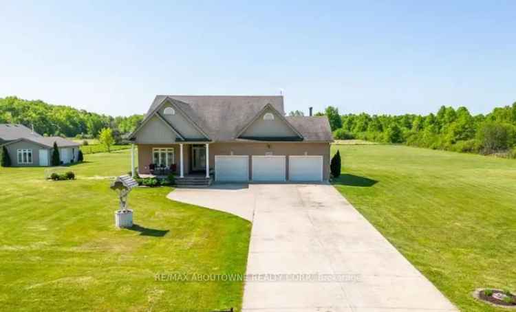 Niagara Falls Country Paradise:  Spacious Bungalow with Triple Garage & Workshop