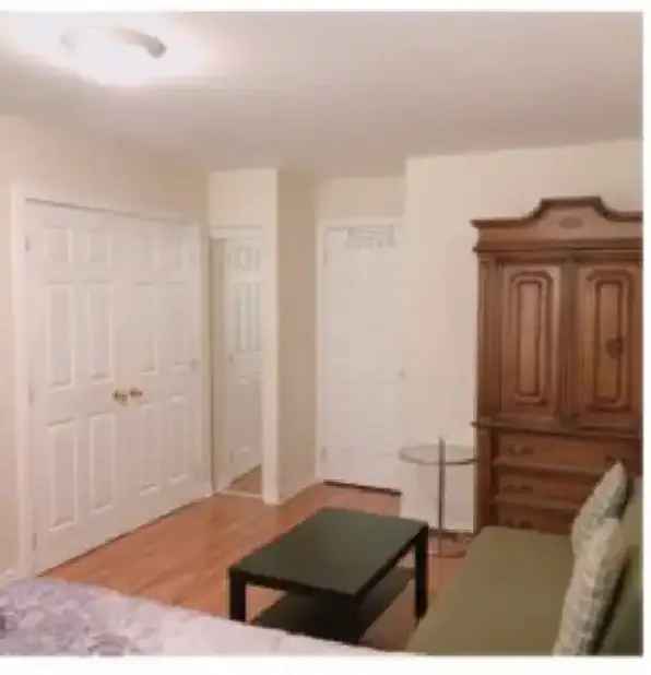 North york private and furnished unit for rent (Female preferred