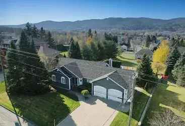 Luxury Family Home with Mountain Views and In-Ground Pool