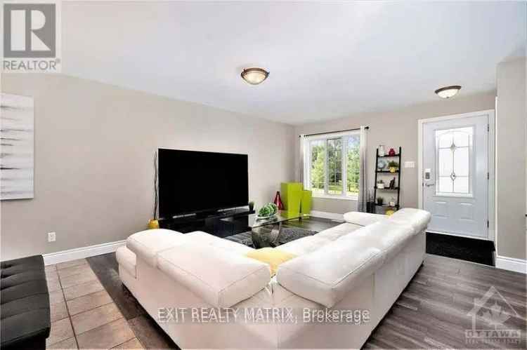 Semi Detached Bungalow 2 1 Bedrooms Finished Basement Hardwood Floors