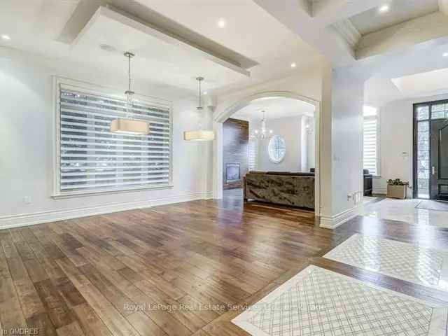 House For Sale in Oakville, Ontario