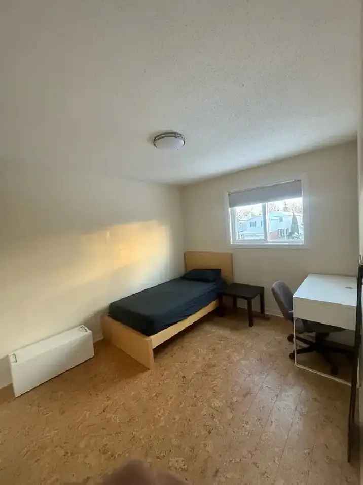 1 Room for Rent – Available Immediately!