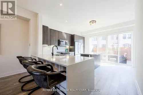 Stunning Executive Townhome in Trafalgar Ridge Oakville