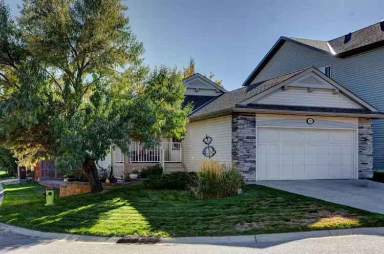 House For Sale in Calgary, Alberta