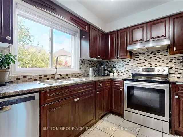 Cute Stunning Detached 2 Storey Home Open Concept Family Size Kitchen