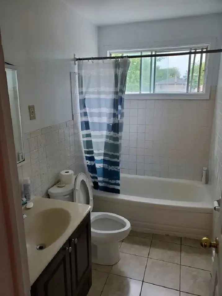 Room for Rent - Downtown Ottawa - Parking Included