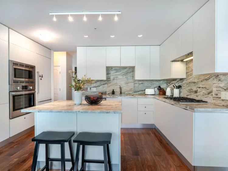 Lower Lonsdale Condo for Sale: 2-Bed, 2-Bath Waterfront Living