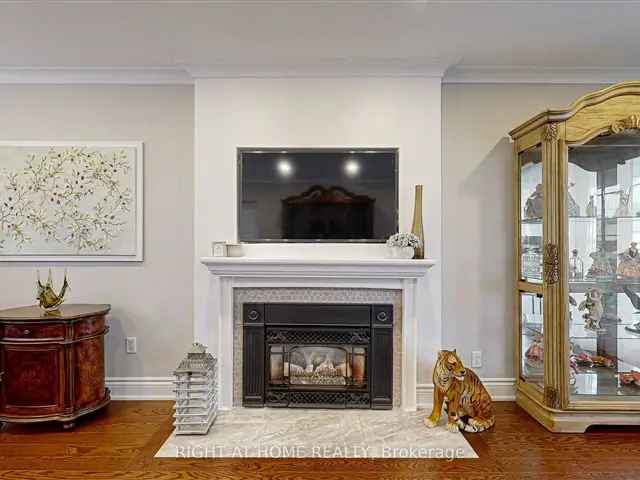 House For Sale in Mississauga, Ontario