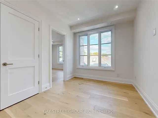 Townhouse For Sale in Toronto, Ontario