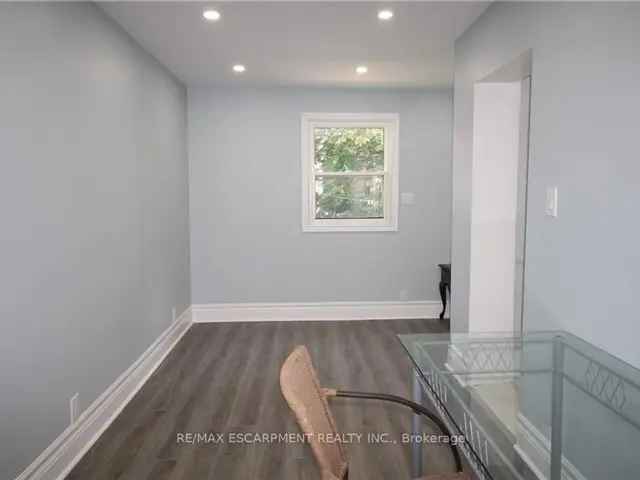 House For Sale in Hamilton, Ontario