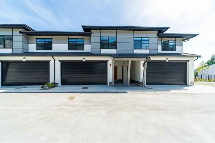 A $848,800.00 Townhouse with 4 bedrooms in Mission BC, Mission