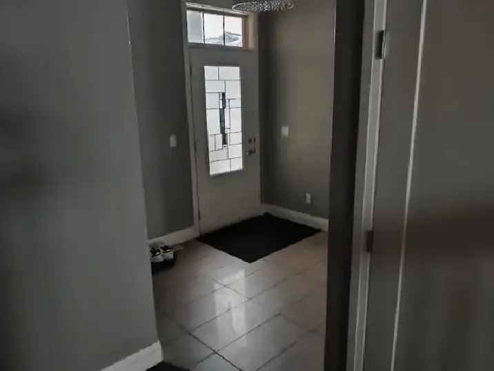 Room for rent North Edmonton Crystalina Nera