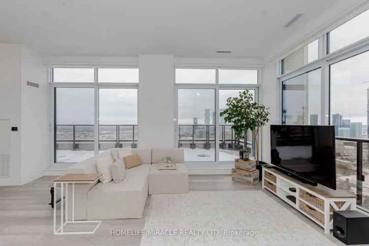 Luxurious Mississauga Penthouse Condo Near Square One