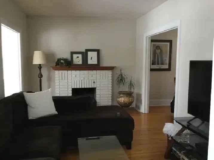 2 bed 1 bath   den house Riverheights pets garage Dec 15th