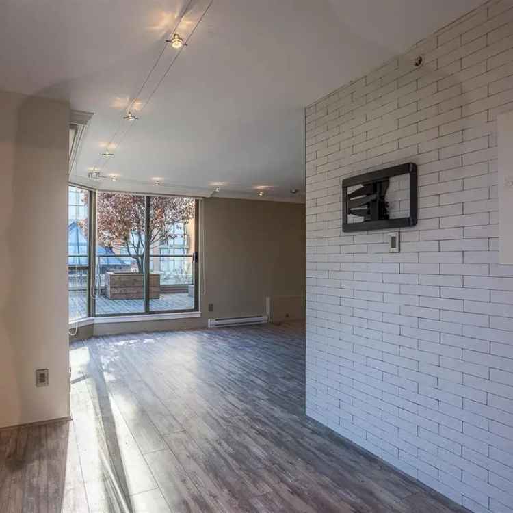 Luxury Downtown Vancouver Condo 4 Bed 2 Bath 1400 sq ft