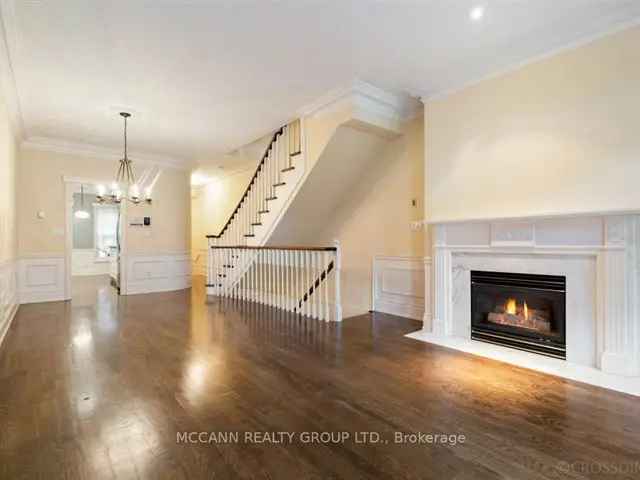 Executive Townhouse 4 Bedrooms Toronto High Ceilings Renovated Kitchen